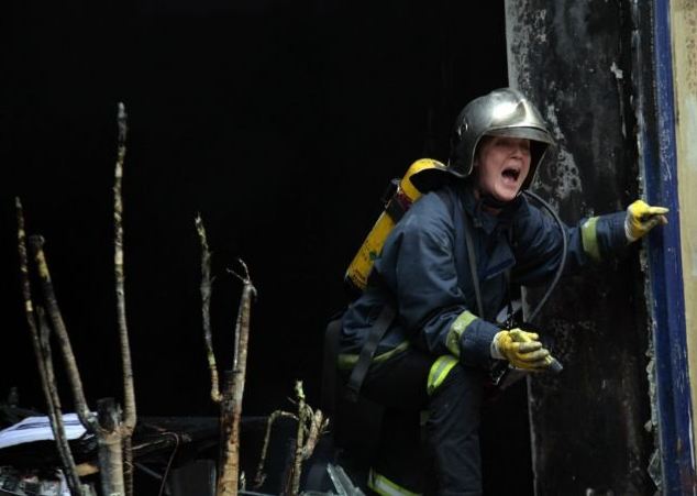 «Είδα άνδρα να πηδάει από τον 2ο»