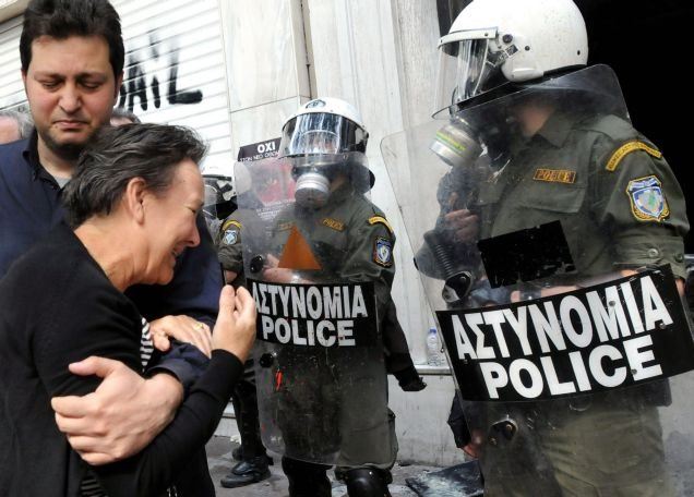 «Η Πυροσβεστική ήρθε σε 5’ αλλά αυτοί την εμπόδιζαν»