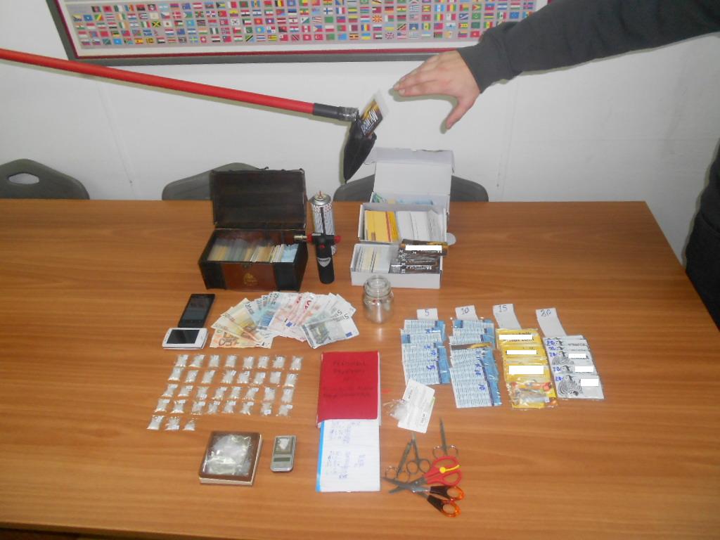 Ναρκωτικά μέσα σε τηλεκάρτες