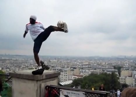 ΒΙΝΤΕΟ- Ο άνθρωπος που …μιλάει στην μπάλα