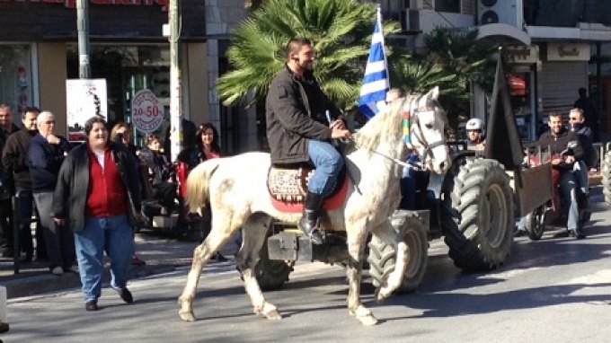 ΦΩΤΟ-Με άλογα στη συγκέντρωση