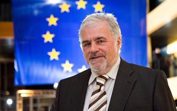 “Βολές” Πουπάκη στον Βρούτση