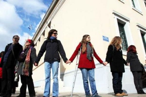 Ανθρώπινη αλυσίδα κατά των συγχωνεύσεων