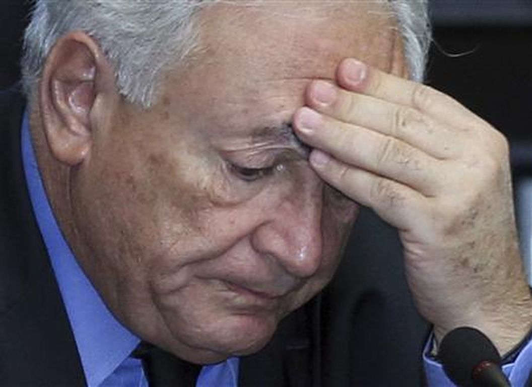 Απόσυρση του βιβλίου θα ζητήσει ο Στρος Καν