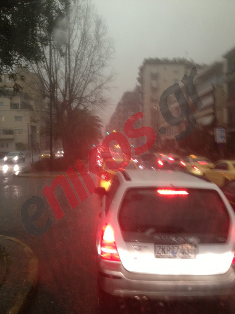 Τώρα-ΦΩΤΟ: Χαλάζι στο Καλλιμάρμαρο