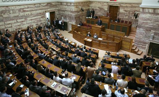 Έξω φρενών οι καραμανλικοί με Στουρνάρα