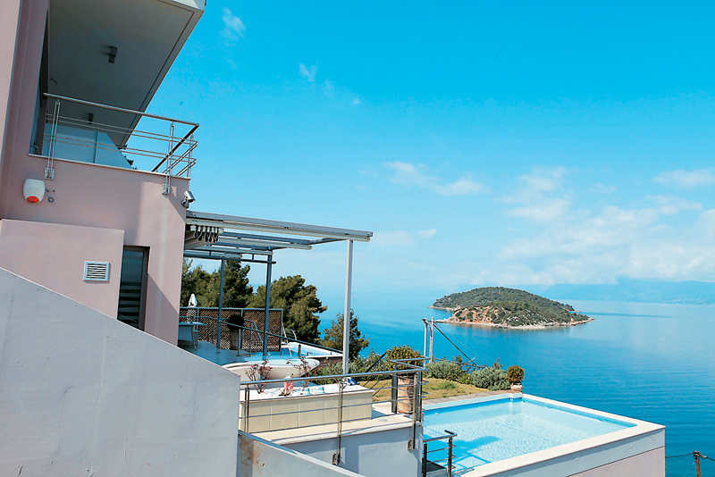 Φυλακισμένοι με… μισθό