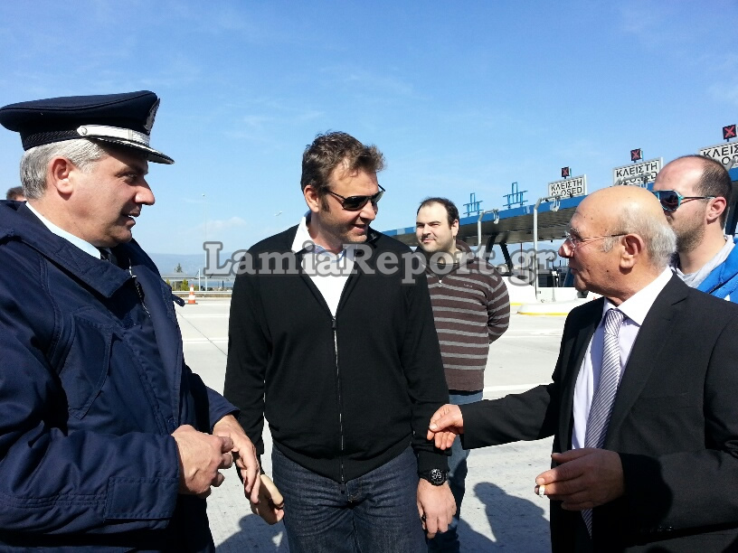 O Γκλέτσος με τους αγρότες στα διόδια