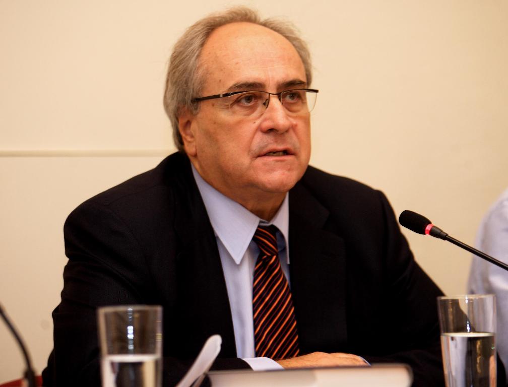 Κωνσταντόπουλος: Χρειάζεται ριζική αλλαγή του πολιτικού συστήματος