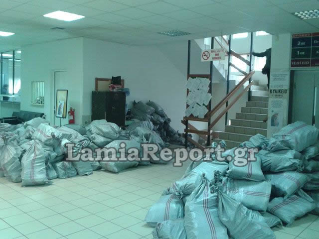 Βίντεο:Εικόνες ντροπής στη ΔΟΥ Λαμίας