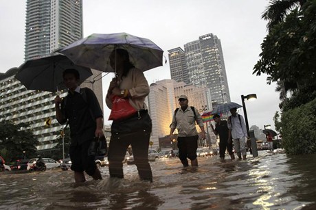 Ινδονησία:15 νεκροί από κατολίσθηση
