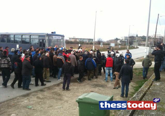 Ένταση στο μπλόκο των αγροτών στο Λευκώνα
