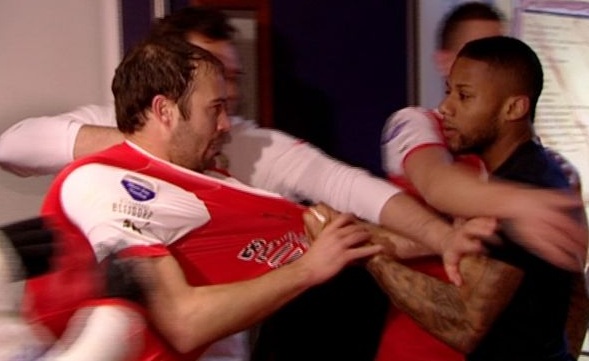 ΒΙΝΤΕΟ-Ξύλο στα αποδυτήρια