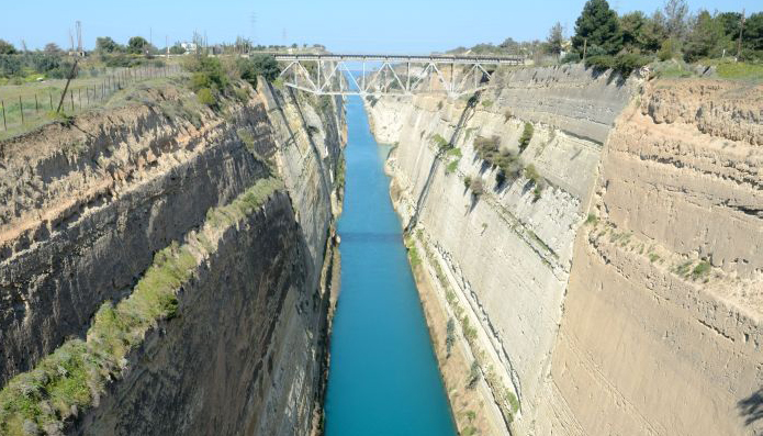 Αυτοκτόνησε πέφτοντας από τον Ισθμό