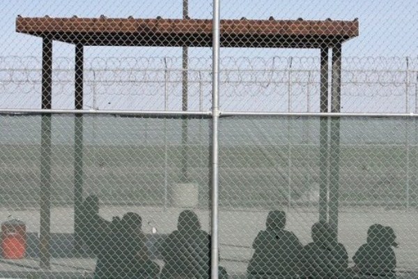 Κέντρο λαθρομεταναστών στη Λέσβο