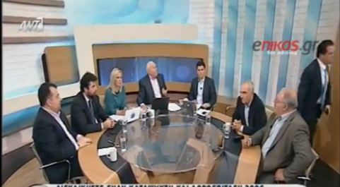 ΒΙΝΤΕΟ – Ο Άδωνις μπαίνει,βγαίνει και επιστρέφει