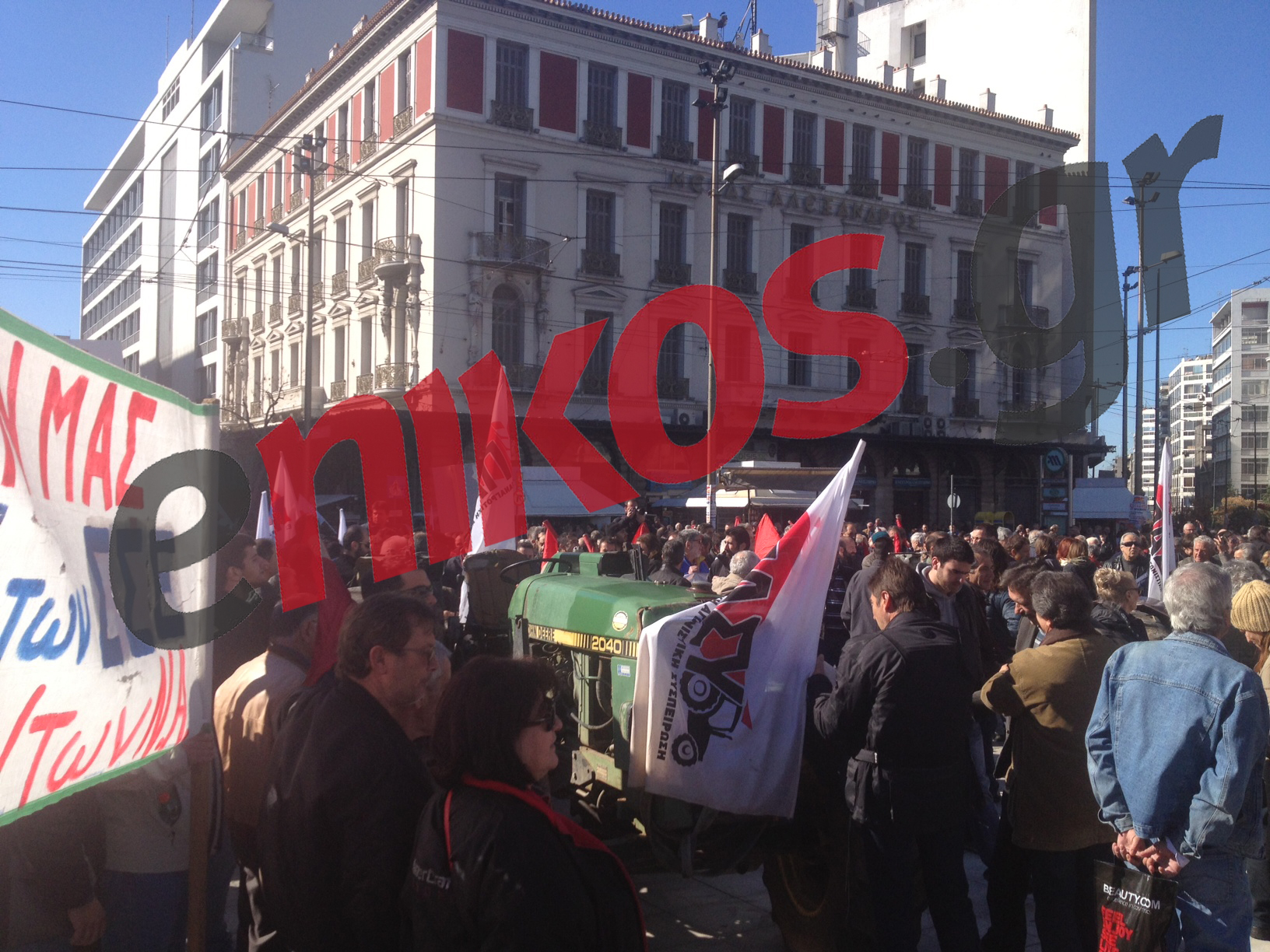 Τώρα – ΒΙΝΤΕΟ: Και τρακτέρ στην Ομόνοια