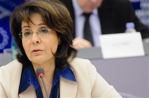 Δαμανάκη: Ανοιχτό το ενδεχόμενο μείωσης του κατώτατου μισθού