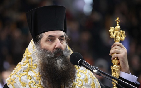 Μητροπολίτης Πειραιώς: Ο Πάπας έφυγε λόγω σκανδάλων