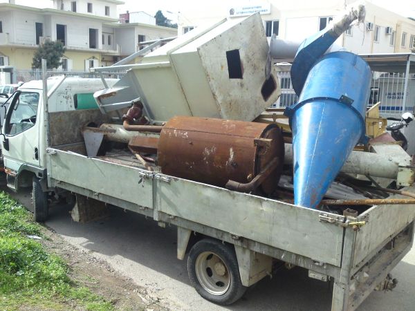 Λαμία:Ξήλωσαν εξοπλισμό χοιροστάσιου