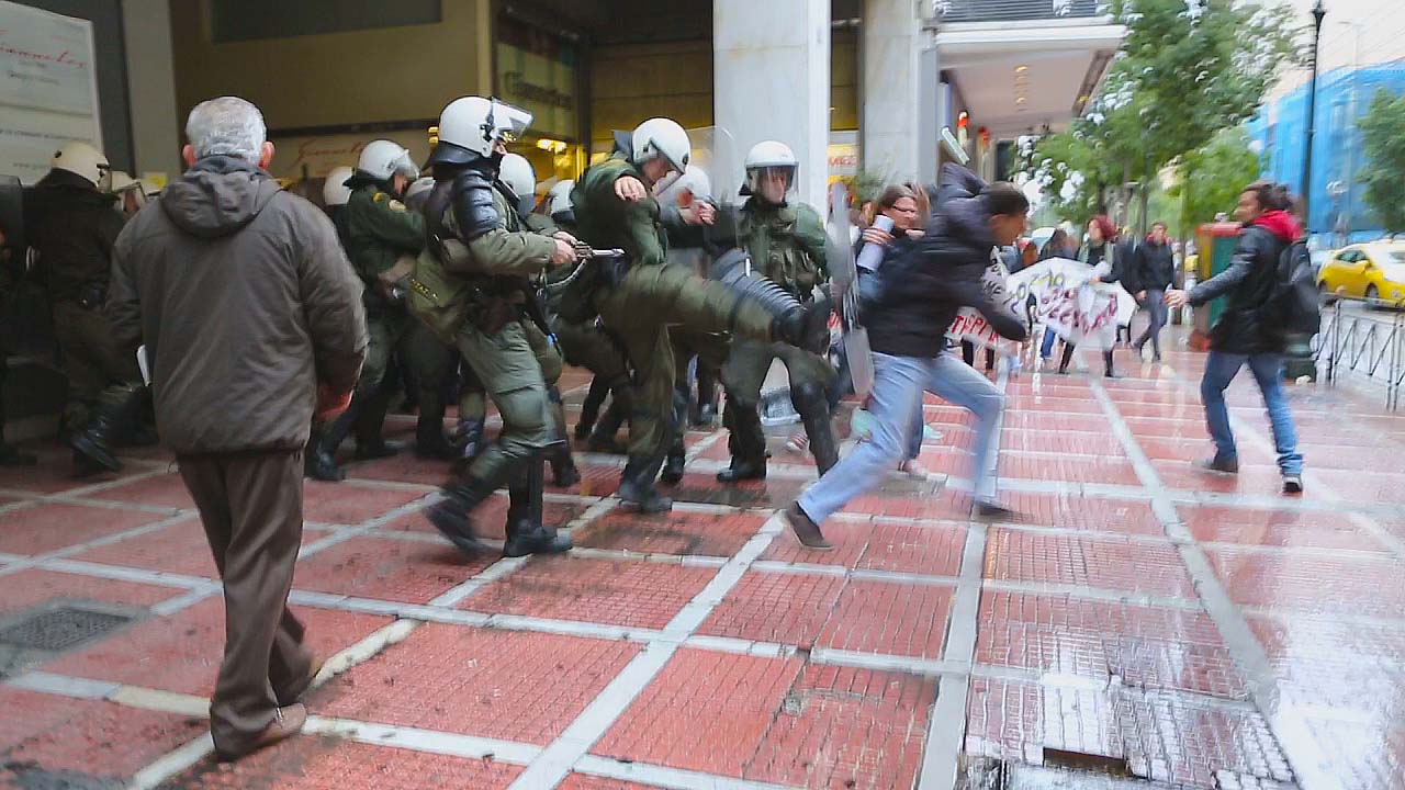 ΒΙΝΤΕΟ – Η επέμβαση των ΜΑΤ στο γραφείο του Μέργου