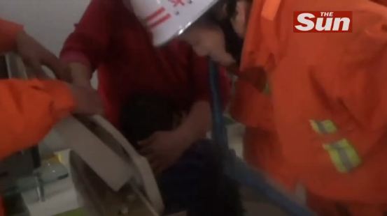 Κίνα-3χρονο κοριτσάκι σφήνωσε σε πλυντήριο