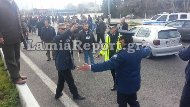 ΦΩΤΟ-Επεισόδια μεταξύ αγροτών και ΜΑΤ