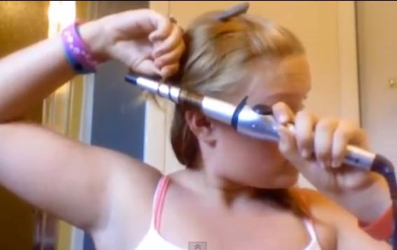 Έκαψε τα μαλλιά της στο «μάθημα»