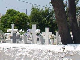 Βγάζουν στο σφυρί….τάφους