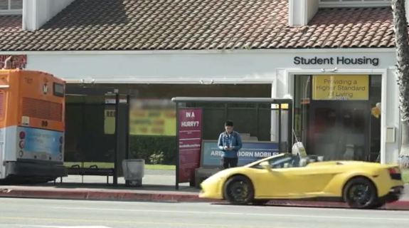 ΒΙΝΤΕΟ-Η φάρσα στην στάση λεωφορείου