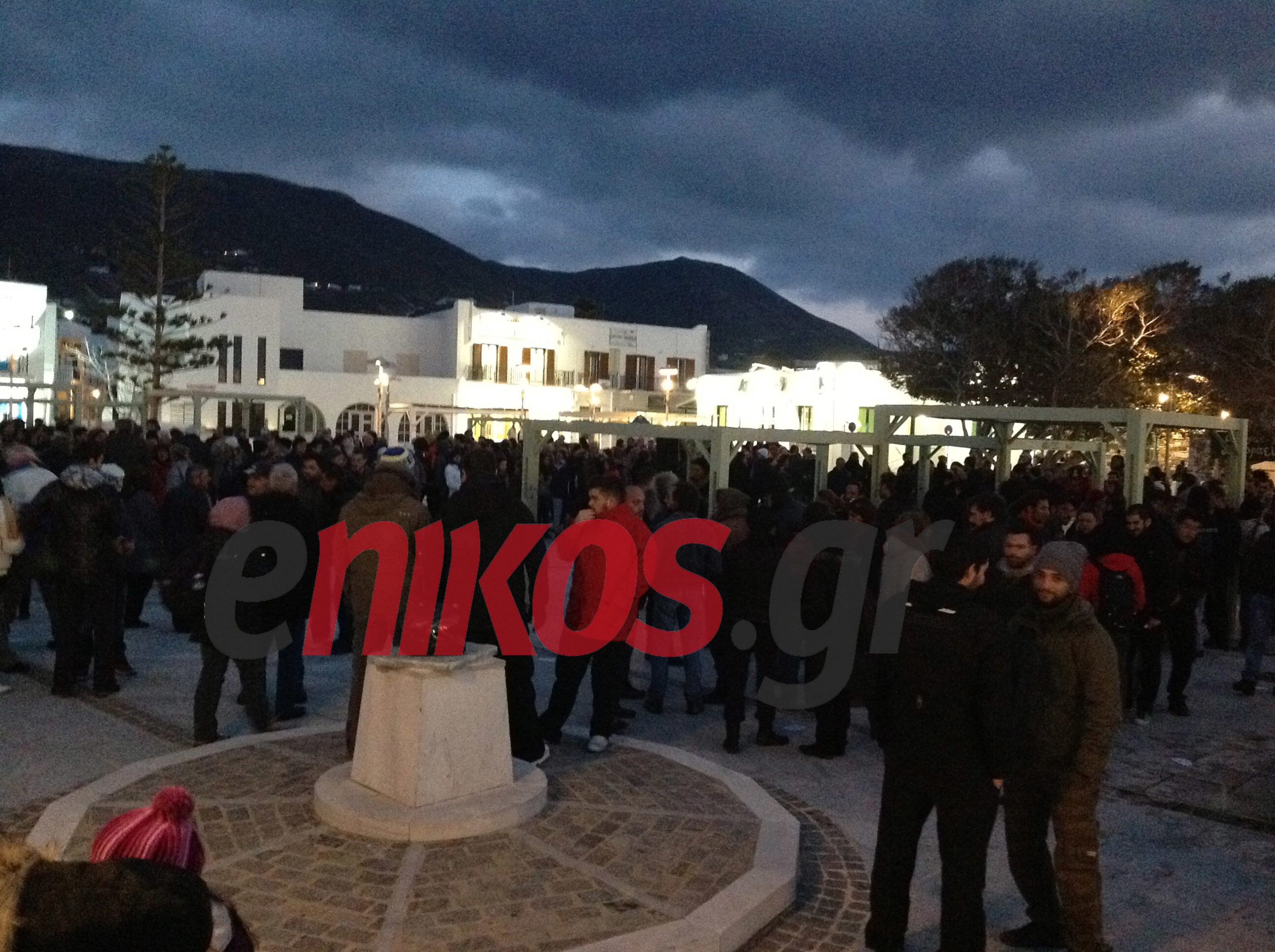 Σε εξέλιξη αντιφασιστική συγκέντρωση στην Πάρο