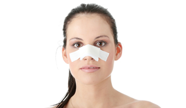 «Πρωταθλητές» στις πλαστικές