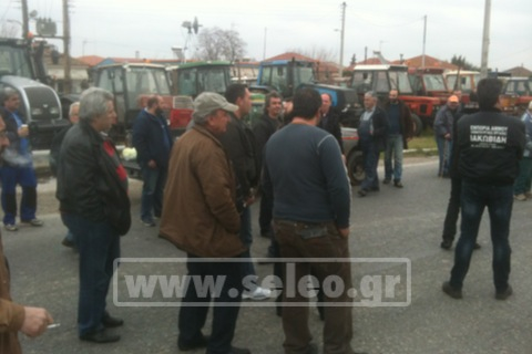 ΦΩΤΟ-Κλειστή η οδός Θεσσαλονίκης-Έδεσσας