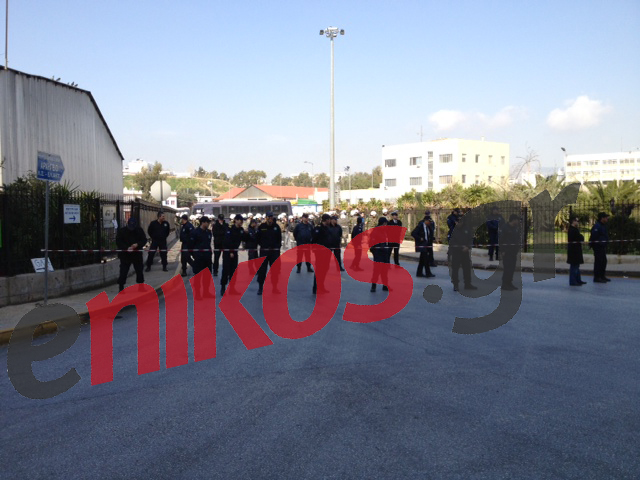 ΦΩΤΟ-Λιμενοφύλακες στο υπ.Ναυτιλίας