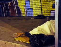 Κουβέρτες και ρούχα για τους άστεγους