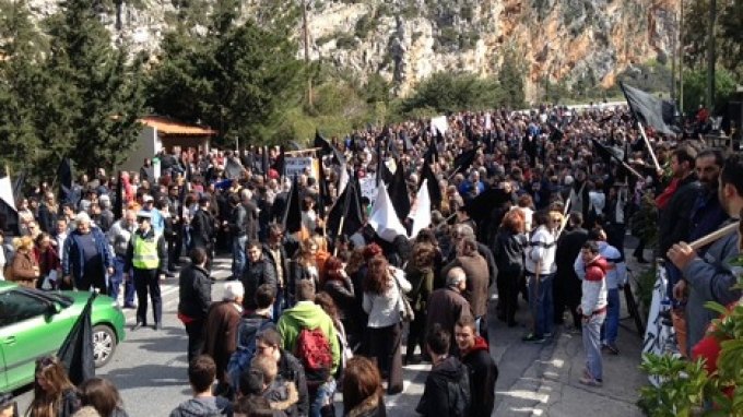 ΦΩΤΟ-«Σφραγίζουν διαβατήρια» στο Λασίθι