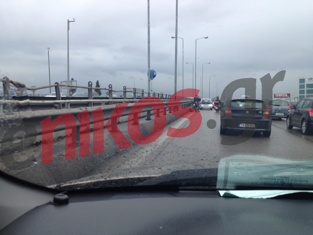 ΦΩΤΟ-Σύγκρουση οχημάτων στην Αθηνών-Λαμίας