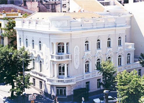 Το πουλάει για 22 εκατ. στερλίνες