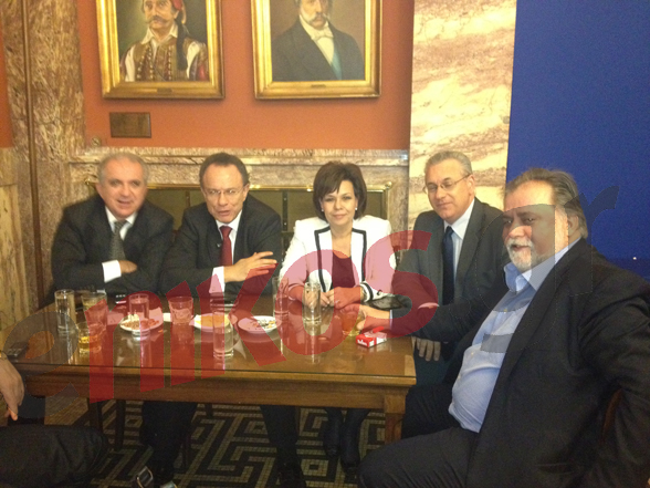 Το “πηγαδάκι” με πρώην και νυν “γαλάζιους”