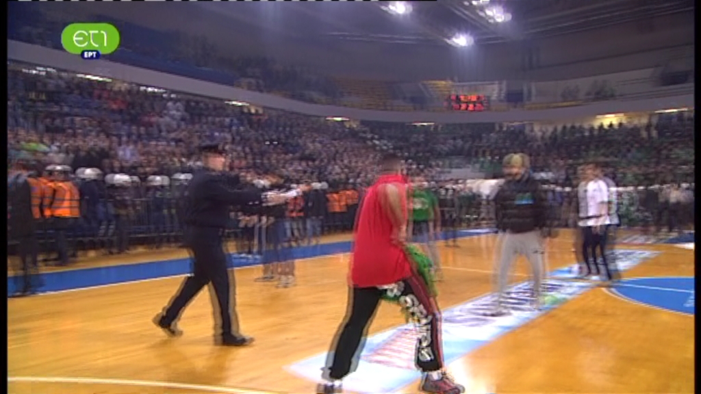 Η αστυνομία ήθελε τους οπαδούς μέσα στο γήπεδο