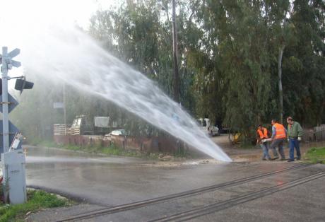 ΦΩΤΟ- Πίδακας 5 μέτρων στην Πάτρα