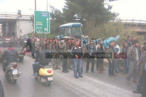 Κρήτη:Στα μπλόκα οι αγρότες