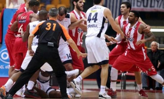 Kαρέ-καρέ το επεισόδιο στο ΣΕΦ