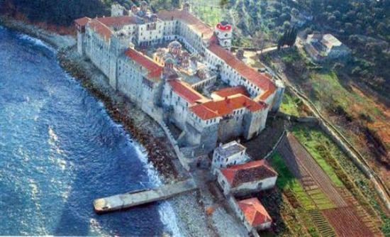 Μοναχοί παραχωρούν σπάνιο υφαντό, για το χρέος της Ελλάδας