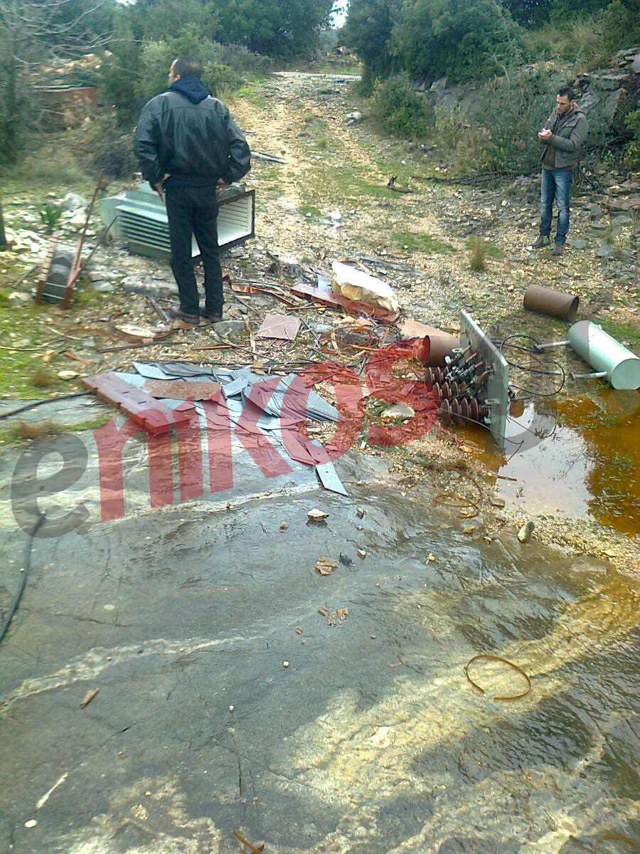 ΦΩΤΟ-Κατέστρεψαν μετασχηματιστή της ΔΕΗ