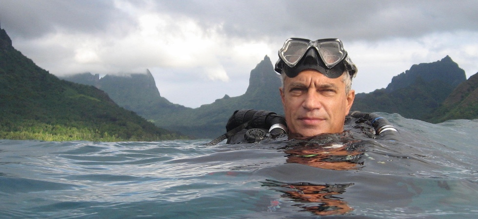 Ο Έλληνας που αποκάλυψε τη σφαγή 23.000 δελφινιών ετησίως