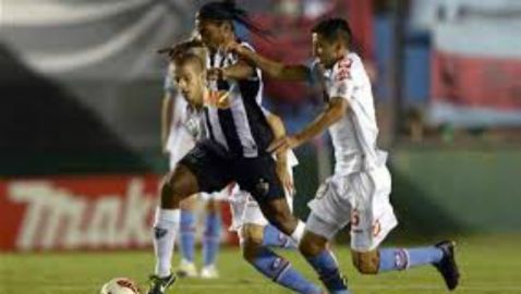 ΒΙΝΤΕΟ-Δολοφονικό τάκλιν στον Ροναλντίνιο