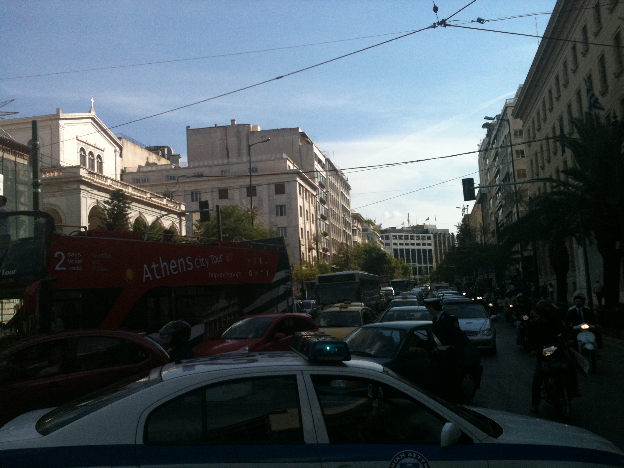 ΤΩΡΑ: Κλειστή η Αμερικής από πορεία