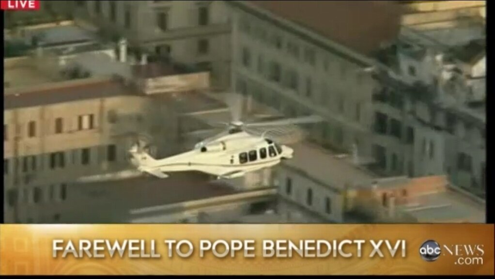 Το ελικόπτερο που μεταφέρει τον Πάπα