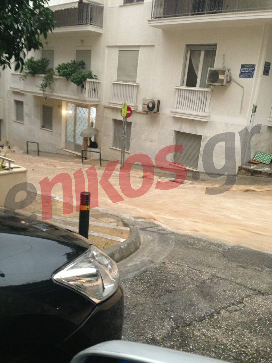 ΦΩΤΟ-«Ποτάμια» και στο Κολωνάκι